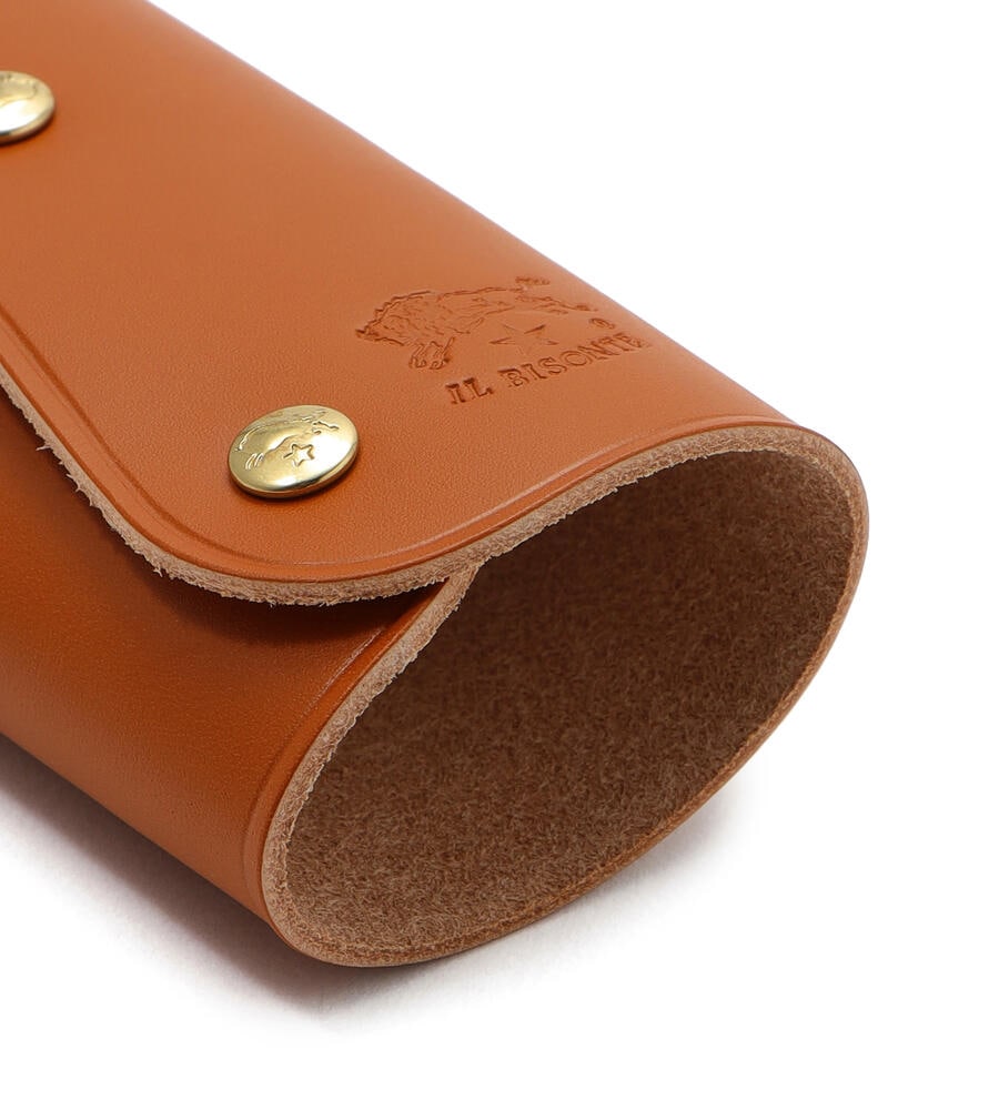 IL BISONTEのスナップ型キーケース、商品参考画像2枚目