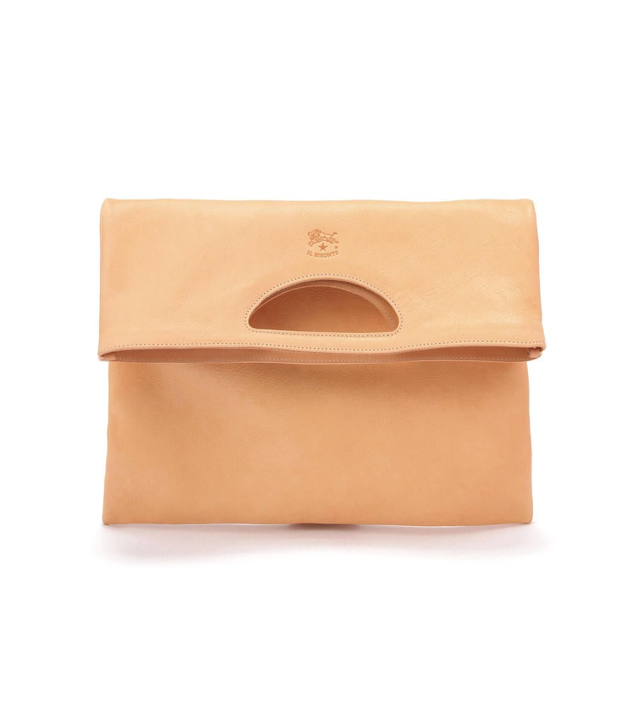 IL BISONTEの人気のレディースクラッチバッグは二つ折りクラッチバッグです